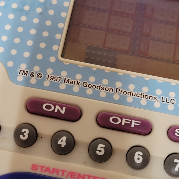 1997 Vintage Electronic Family Fued Handheld Game - Picture 4 of 4